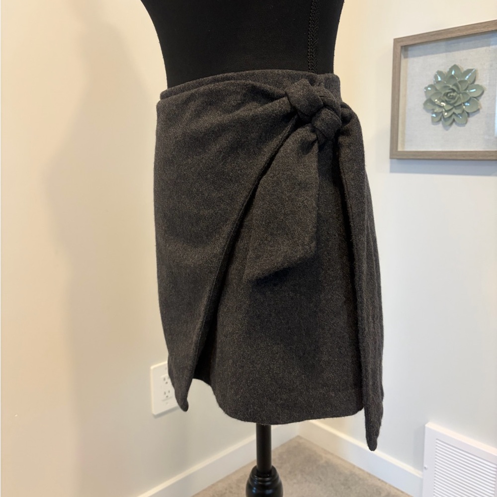 Aritzia Wilfred Dorine Grey Faux Wrap Mini Skirt Wool/Cashmere/Silk EUC - Picture 2 of 12